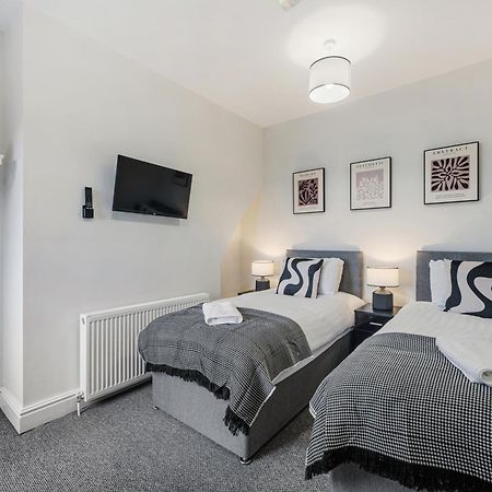 Air Host & Stay - Anfield Cosy Stays, Sleeps 14 Liverpool Exterior photo