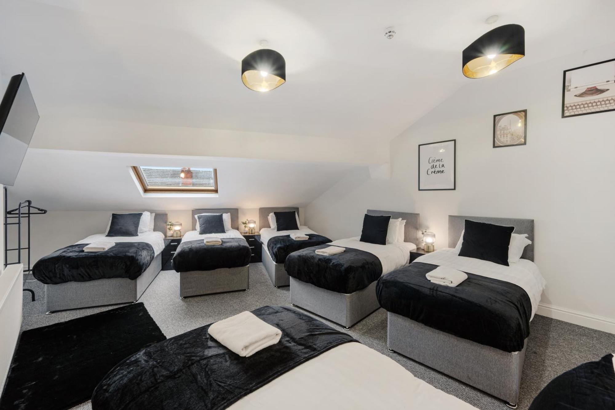 Air Host & Stay - Anfield Cosy Stays, Sleeps 14 Liverpool Exterior photo